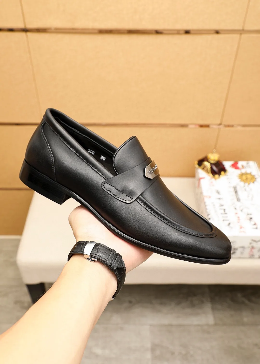 Men's clothing and shoes 💰480 💐DG top quality🔍🔍men's new leather shoes🚹sold at the same time at counters⚠The uppers are calfskin uppers imported from Italy, all imported cow🐂leather lining + classic hardware buckles, completely 1⃣️to 1⃣️reproduction🇮🇹💪💪, ⚠shoes Bottom: The original factory specially provides the original bottom, the exclusive movable molded bottom is super comfortable, ⚠Original factory goods, 🔍🔍high quality, you can enter and leave the counter at will, welcome to compare ⚠Code number: 38-44 (45.46🉑️Customized)